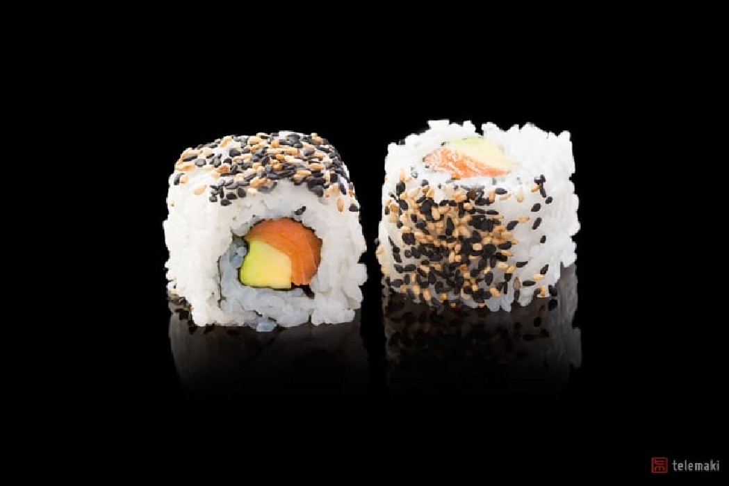 Roll de salmón y aguacate Roll de salmón y aguacate