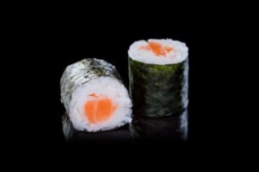 Maki de salmón Maki de salmón