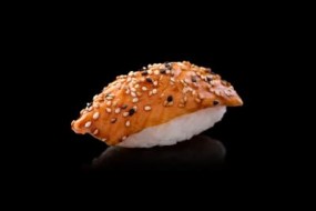 Nigiri de salmón flameado Nigiri de salmón flameado