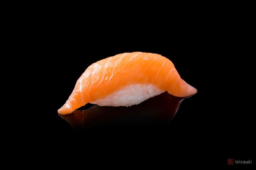 Nigiri de salmón Nigiri de salmón